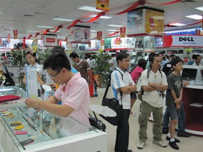 suc-mua-di-dong-giam-nhung-nhu-cau-dien-thoai-cao-cap-van-tang