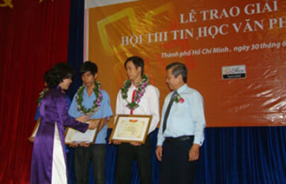 Sinh viên trường nghề đoạt giải nhất tin học của Microsft