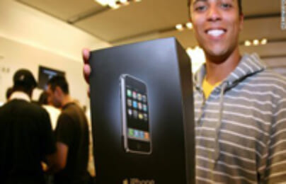 iPhone: Từ bị cười mỉa trở thành siêu bom tấn