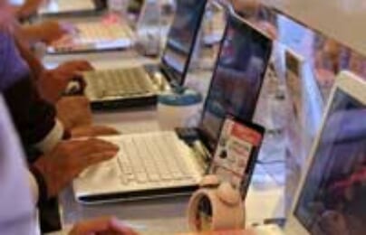 Laptop nhiều hàng mới nhưng ít khách mua