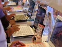 Laptop nhiều hàng mới nhưng ít khách mua