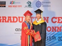Cựu sinh viên Hanoi-Aptech trong lễ tốt nghiệp chương trình chuyển tiếp ĐH FPT – Greenwich