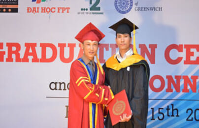 Cựu sinh viên Hanoi-Aptech trong lễ tốt nghiệp chương trình chuyển tiếp ĐH FPT – Greenwich