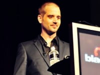 Cuộc đời lừng lẫy của hacker nổi tiếng vừa qua đời