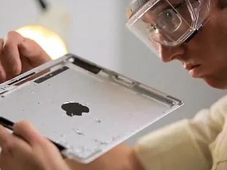 apple-mat-gia-nhieu-ky-su-muon-ra-di-1