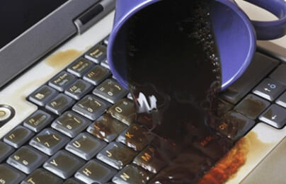 Cách “cấp cứu” cho laptop khi bị nước vào