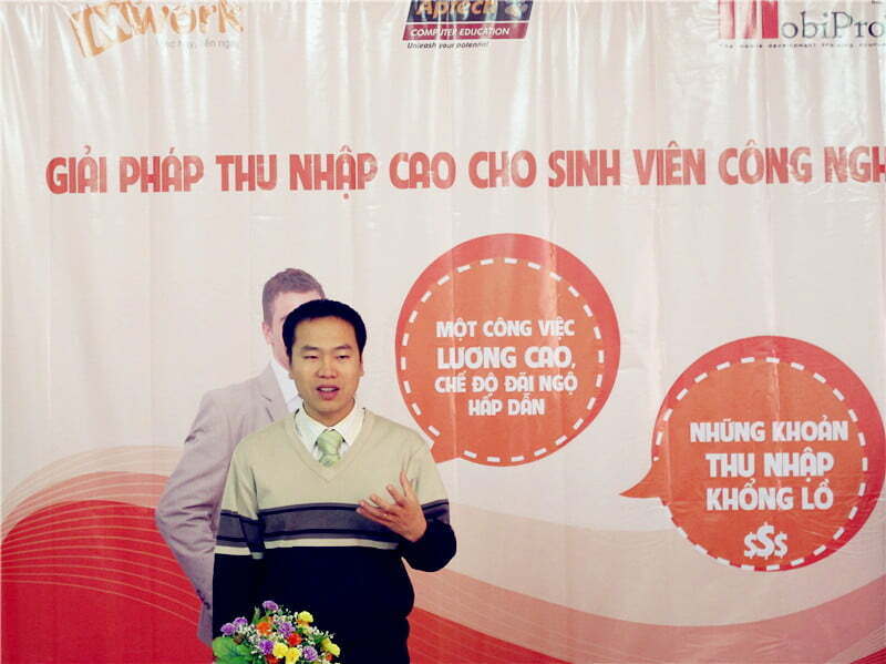 Sôi động ngày hội “mWork – Giải pháp thu nhập cao cho sinh viên công nghệ” tại Hanoi- Aptech-1