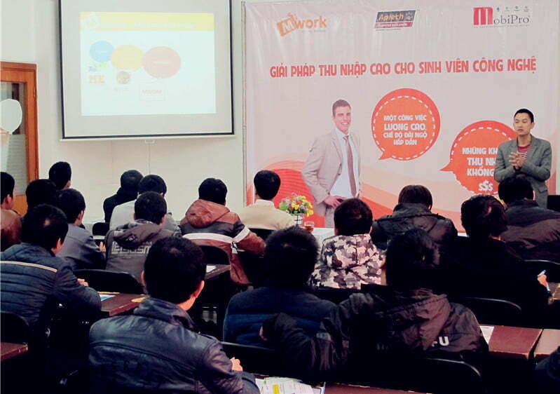 Sôi động ngày hội “mWork – Giải pháp thu nhập cao cho sinh viên công nghệ” tại Hanoi- Aptech-3