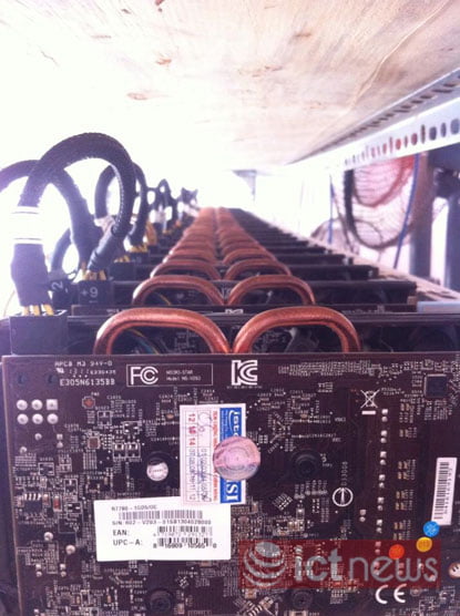 Cận cảnh dàn máy “đào” Bitcoin "khủng" tại Hà Nội-6 Cận cảnh dàn máy “đào” Bitcoin "khủng" tại Hà Nội-6