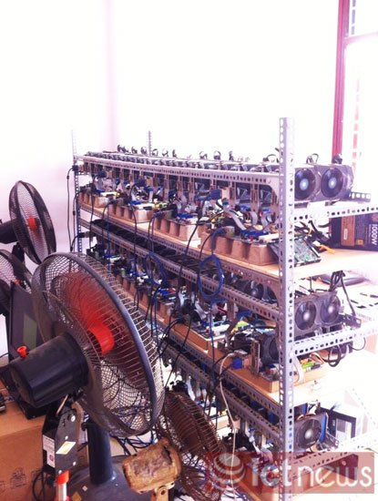 Cận cảnh dàn máy “đào” Bitcoin "khủng" tại Hà Nội-8 Cận cảnh dàn máy “đào” Bitcoin "khủng" tại Hà Nội-8