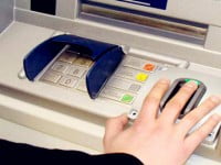 Eximbank sử dụng công nghệ vân tay khi rút tiền tại Việt Nam