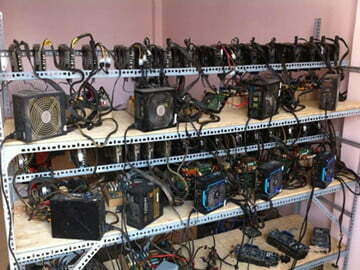 Read more about the article Cận cảnh dàn máy “đào” Bitcoin “khủng” tại Hà Nội