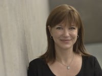 Microsoft thay giám đốc bộ phận Devices & Studios giành chỗ cho Stephen Elop