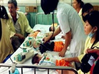 Tràn ngập chia sẻ về dịch sởi trên các trang mạng xã hội