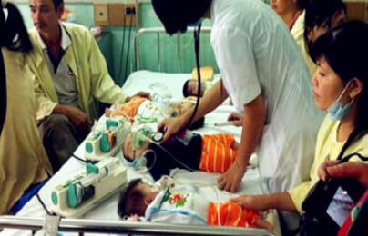 Tràn ngập chia sẻ về dịch sởi trên các trang mạng xã hội