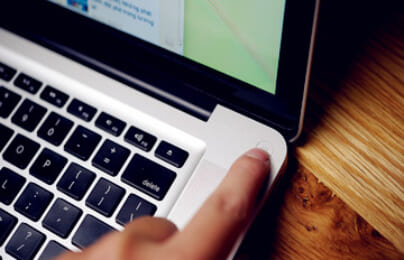 Sơ cứu laptop khi bị nước vào, bạn đã biết?