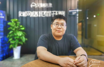 Tự học lập trình trong quán game, thanh niên này đã trở thành thần tượng của giới trẻ Trung Quốc
